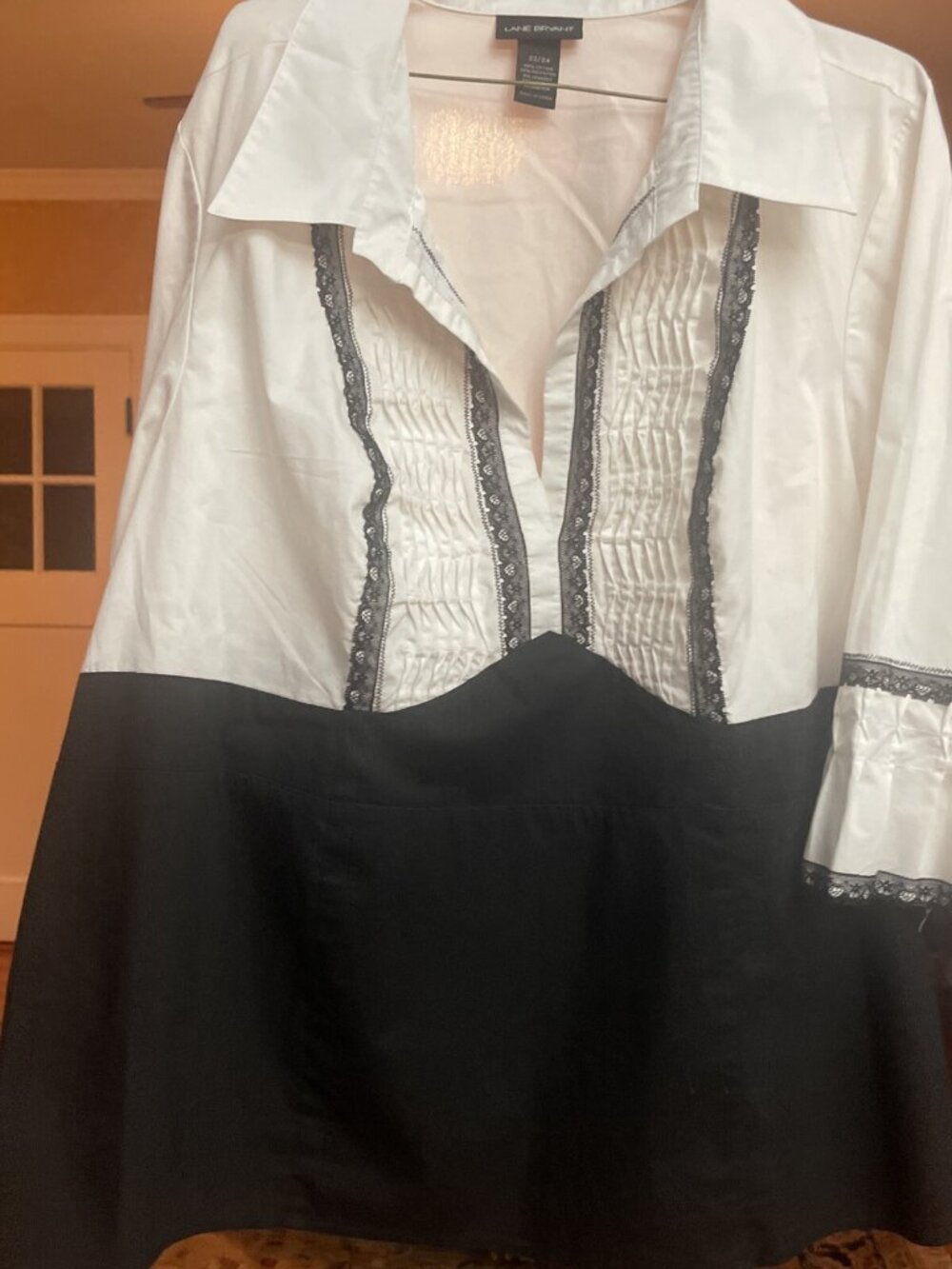 Lane Bryant 3/4 Sleeve Stretch Black & White pleated bell sleeve top Size 22/24